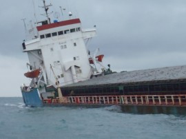 貨物船YONGNIX、浸水事故